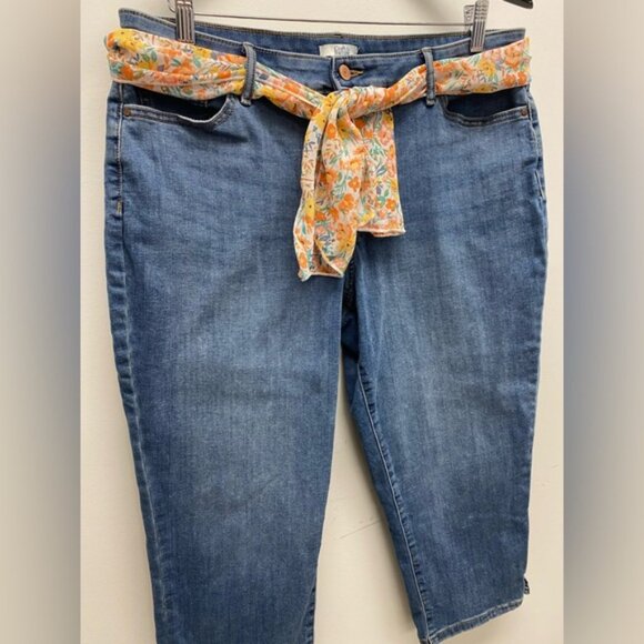 Croft & Barrow Blue Ankle Jeans with Floral Belt Size 16 - Picture 2 of 5
